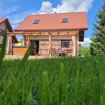 Urocza Kryjowka Ze Spa Lesko Exterior foto