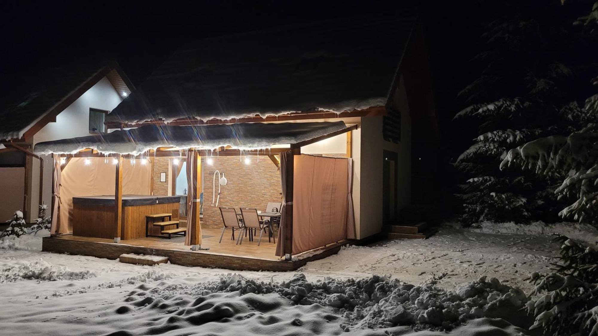 Urocza Kryjowka Ze Spa Lesko Exterior foto
