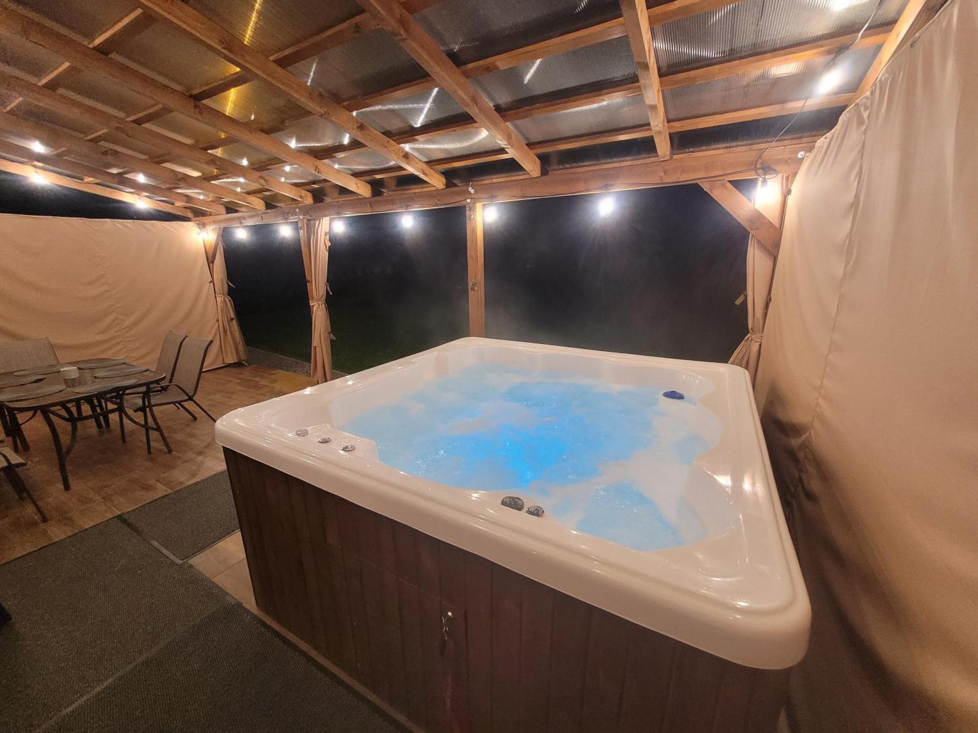 Urocza Kryjowka Ze Spa Lesko Exterior foto