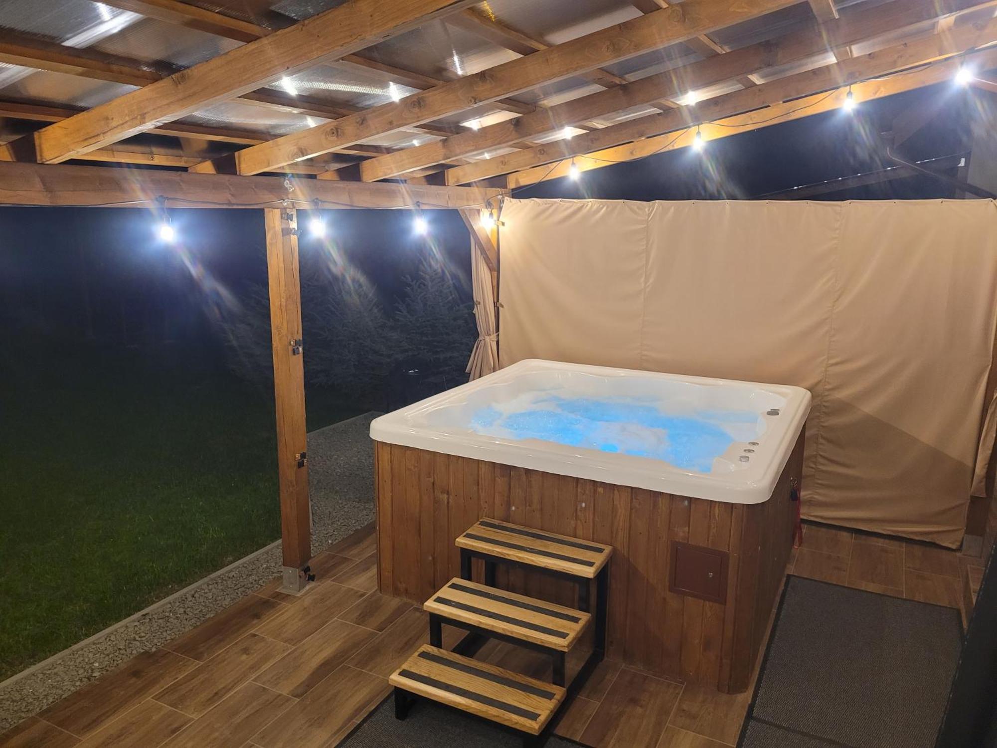 Urocza Kryjowka Ze Spa Lesko Exterior foto
